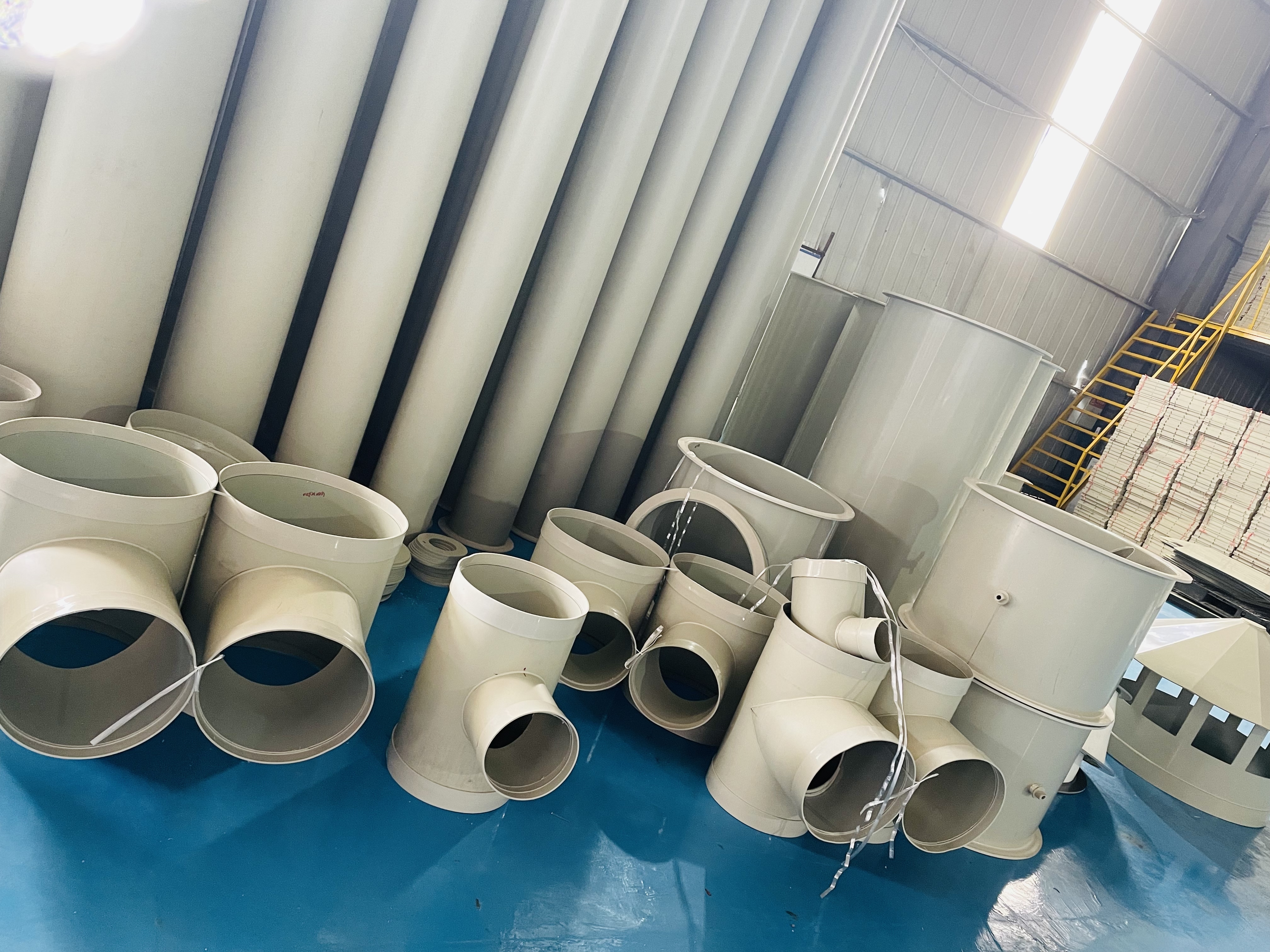 Corrosion Resistant PP Tee Polypropylene Hose Fittings For Connecting Pipes Custom
