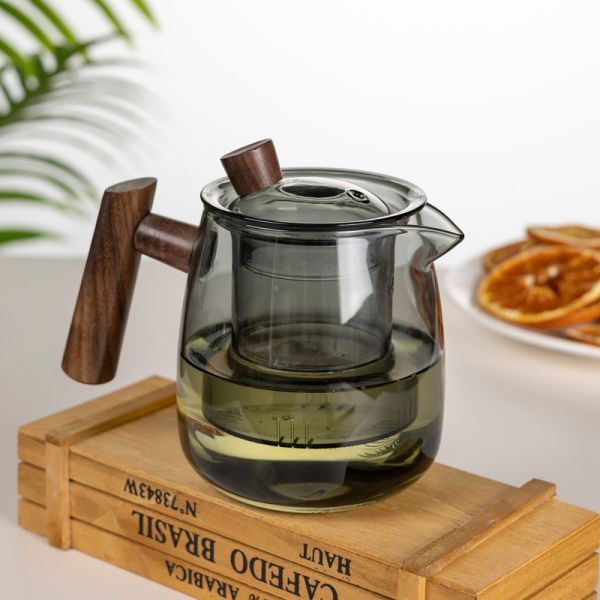450ml Capacity Glass Tea Pot Borosilicate Tea Kettle With Wooden Handle Custom Logo
