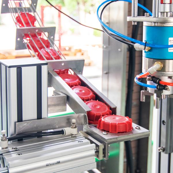 High Speed Auto Capping Machine Automatic Capper Feeding Systems 220V SS304