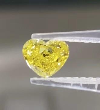 HPHT Lab Grown Yellow Diamonds Heart Shape Fancy Vivid Yellow IGI Earing Stud Necklace
