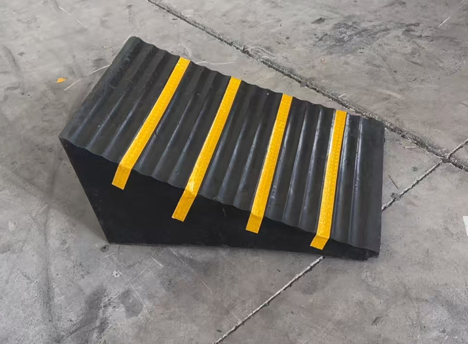Heavy Duty Speed Bump 600*400*300mm Reflective Wheel Stopper/ Car Stopper Rubber Designed for Parking Lots Garages Shopping Malls Offices and Hospitals Providing Vehicle Control