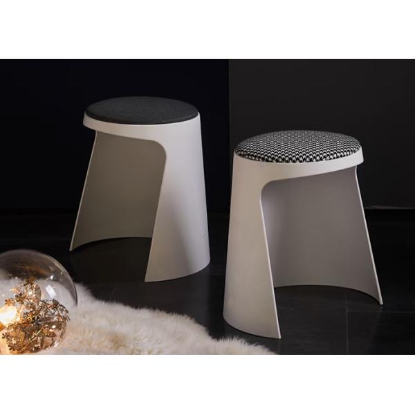 Nordic PU Leather Dining Chairs Scratch Resistant Round Makeup Chair