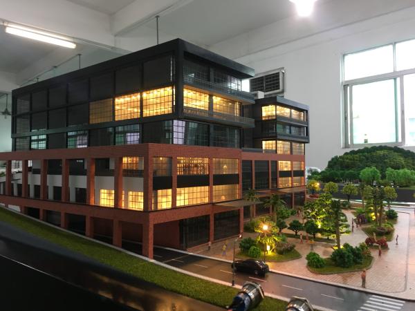 Mini 3D imprimiu modelos à escala, tipo modelo moderno da fábrica da arquitetura