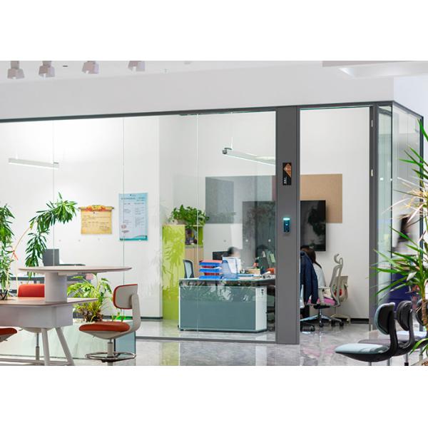 現代のフレームレスガラス分割器 高級ガラスパーティションソリューション アルミフレームの防音パネル