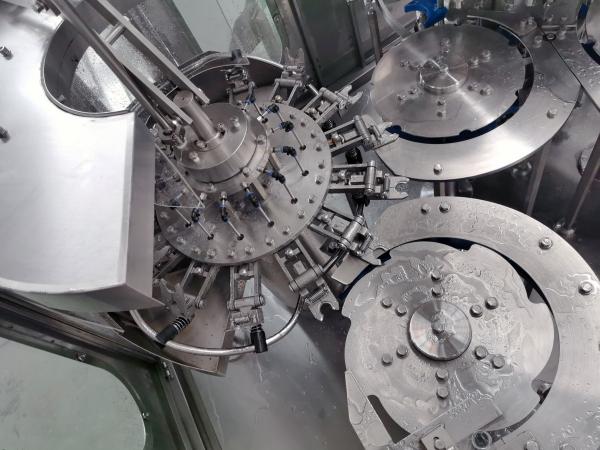 Small Capacity Rinsing Filling And Capping Machine For Glass Bottled Spirits With Crown Cap