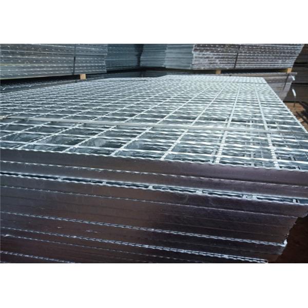 30mmの中心間距離の鋸歯状にされた金属の格子の間隔をあける十字棒