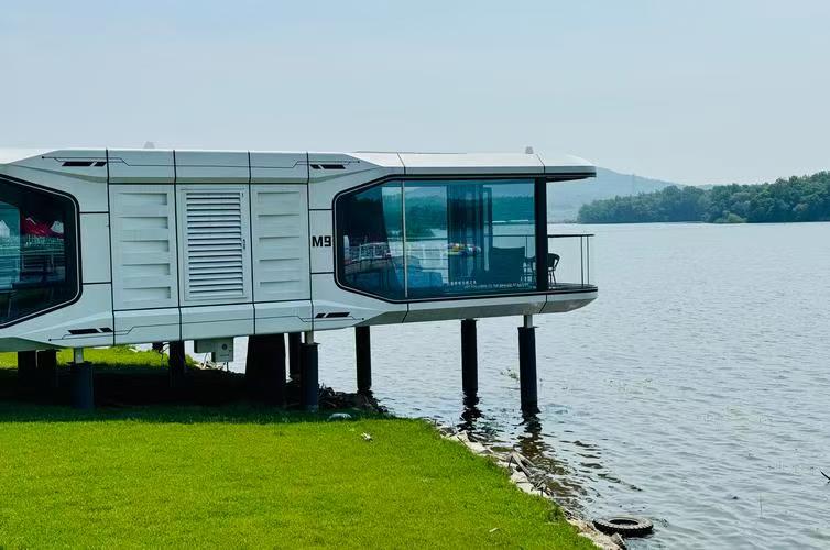 Modern Micro Luxury Stylish Glamping Capsule Intelligent Space System-Prefab Container House Modular Tiny House Design