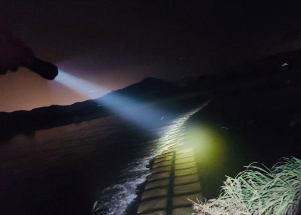 Security Micro USB 4 Modes XHP35 Rechargeable LED Flashlights