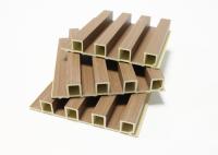Le panneau de mur intérieur composé en plastique en bois de WPC a tuyauté le panneau de mur de WPC