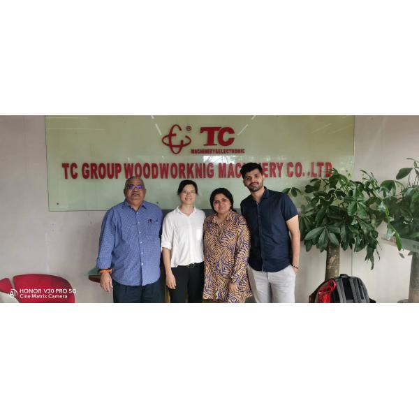 Dual Glue Profile Wrapping Machine (PUR/EVA), Quick Change System for 1350mm MDF WPC SPC Laminating, CE Certificated