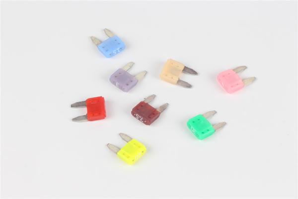 Mini Fast Blow Fuse , DC32V 4Amp Automotive Blade Fuse Small Plug In