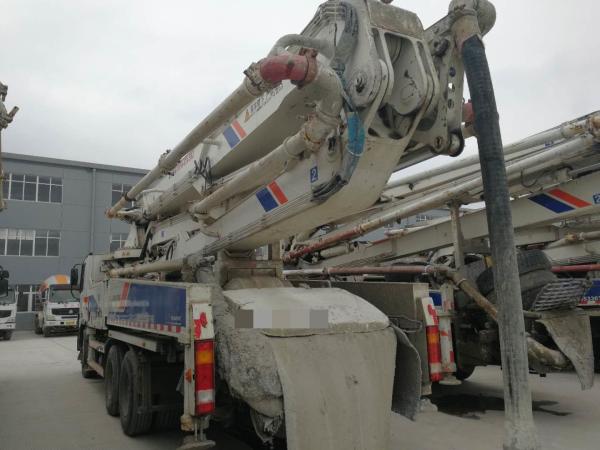 Machinerie de construction prête à l'emploi Zoomlion 47m Hauteur d'alimentation de la pompe à béton 1370mm