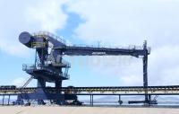 Caminhada do descarregador do navio do parafuso longitudinalmente na maneabilidade forte da trilha da doca