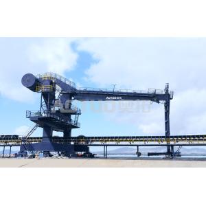 Прогулка выгружателя корабля винта продольно на маневренности следа дока сильной