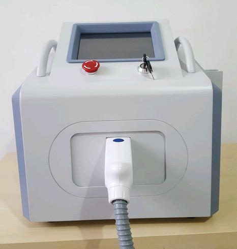 Portable IPL beauty machine/Painless permanent Hair Removal equipment with imported UK lamp
