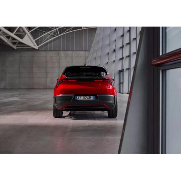 Предпродажа Самый спортивный компактный автомобиль Alfa Romeo Первый EV Milano с двумя вариантами привода 156ph&240ph WLTC 240 миль