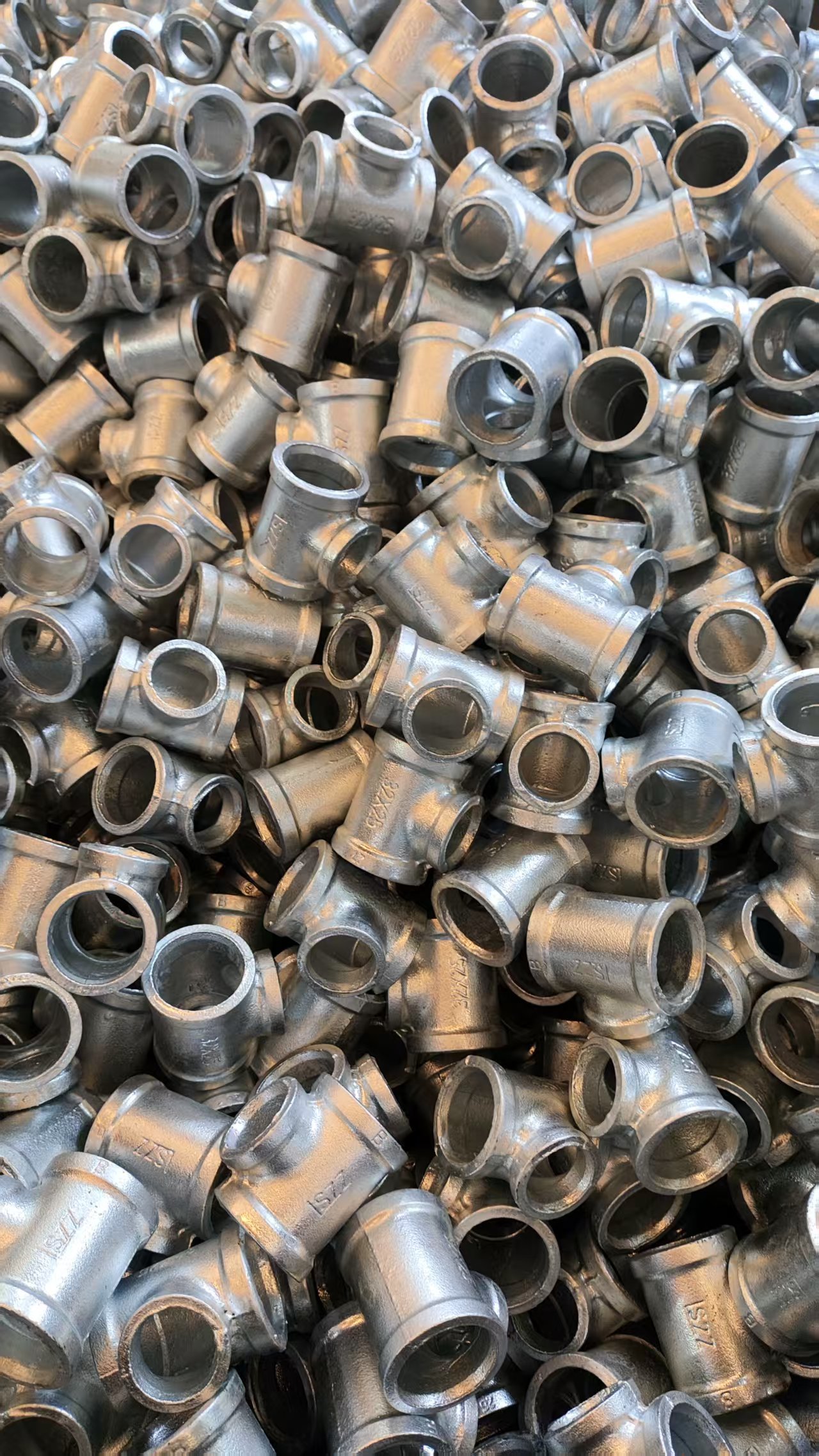 Galvanized 90 Degree Threaded Elbow for Corrosion Resistant Water & Gas Pipeline Connections