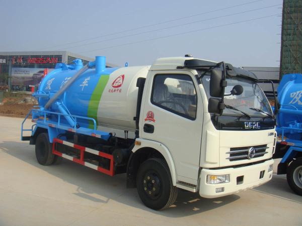 Caminhão de petroleiro da sução da água de esgoto de Dongfeng Cummins/caminhão 3CBM aspirador de p30 a 5CBM