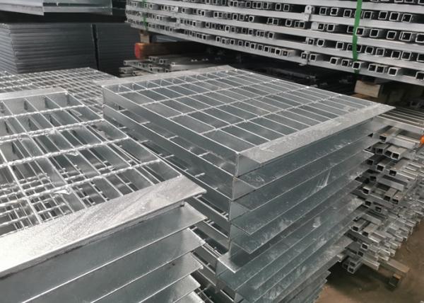 Welded Hot Dipped Stainless Bar Grating 600mm Width For Protecting