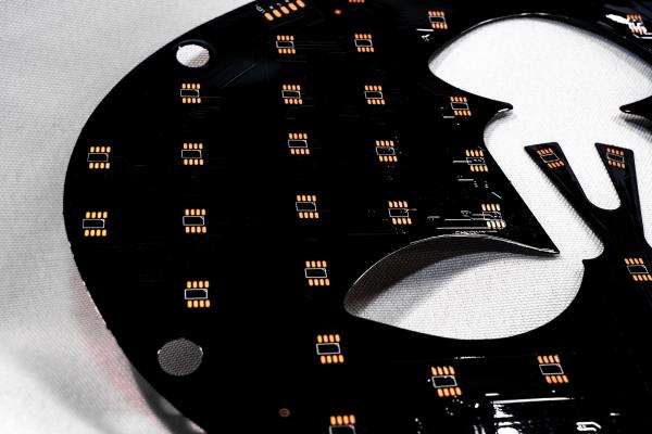 Tabla de circuito impreso con máscara de belleza LED confiable que garantiza el rendimiento estable de las máscaras de LED cosméticas