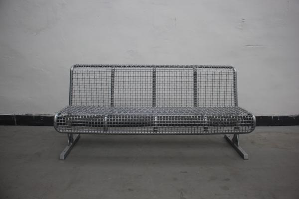 Bancos de metal para o exterior