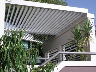 Oxydation anodique adaptée aux besoins du client de pergola de couleur de couverture extérieure à abats-sons de terrasse