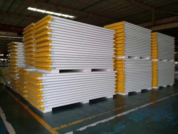 0.3-0.6mm Panneau sandwich en tôle d'acier EPS pour le métal et le matériau en acier de couleur dans la construction durable