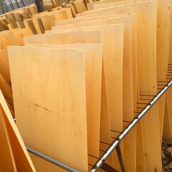 Плиты из фанеры из тополя 0,8-3,0 мм