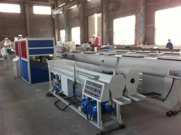 Máquina/linha de produção de tubos de condução de eletricidade de PVC/CPVC de quatro cavidades na melhor das hipóteses
