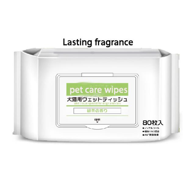 Des lingettes humides blanches pour le corps pour les chats et les chiens, déodorantes et antibactériennes.