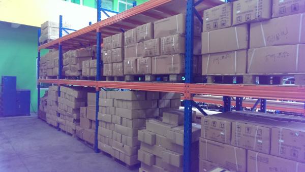 Shelving resistente da placa de aço do supermercado com entrada da empilhadeira/extrato, 2 - 8m