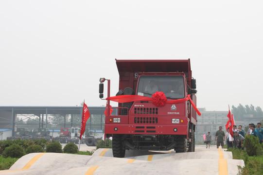 70tons Howo 6x4 mining dump truck 10 wheels 6 by 4 driving model
