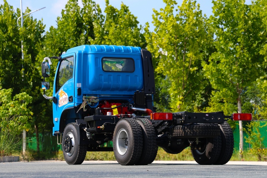 4×2 Flat‑Head Heavy‑Duty Truck Chassis For Export Modification
