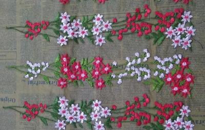 A flor 3D romântica bordou a tela do laço do tule, pano bordado da tela líquida