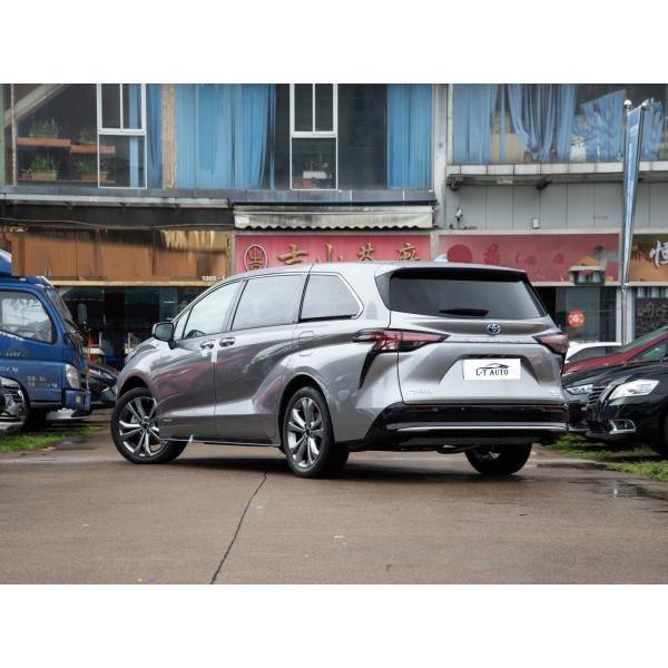 MPV Second-Hand Toyota Sienna with Naturally Aspirated Engine Type and LED Headlights