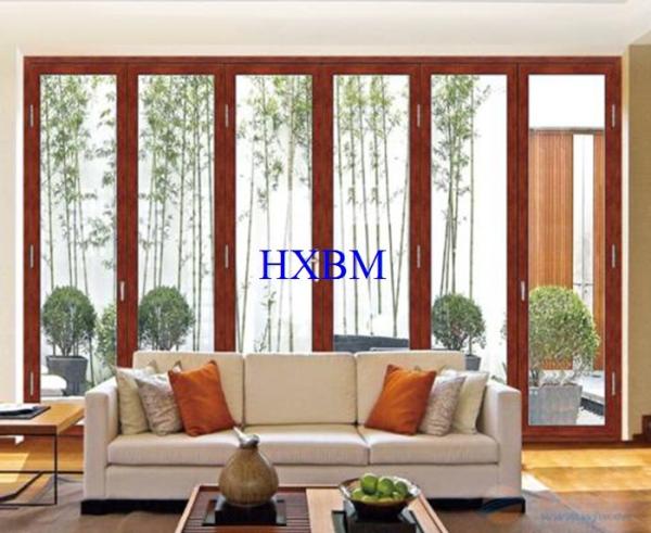 As portas de alumínio do olhar de madeira residencial básico com 5mm moderaram o vidro claro