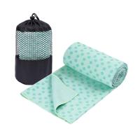 Une serviette de yoga anti-dérrapage en microfibre légère de 250 à 360 grammes
