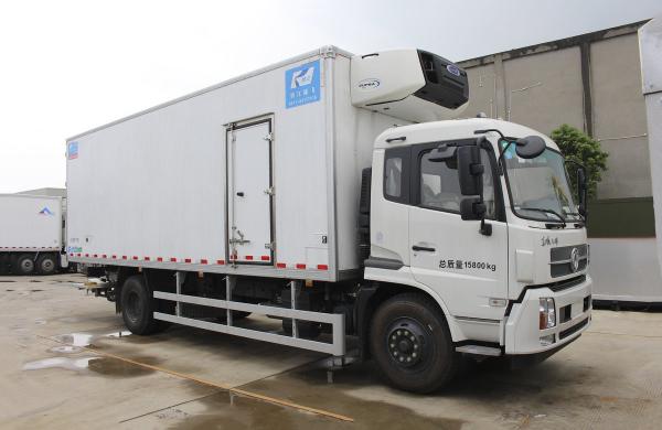 20ft Dongfeng 4x2 Refrigerated Box Trailer / Refrigerated Cargo Van Diesel Fuel Type