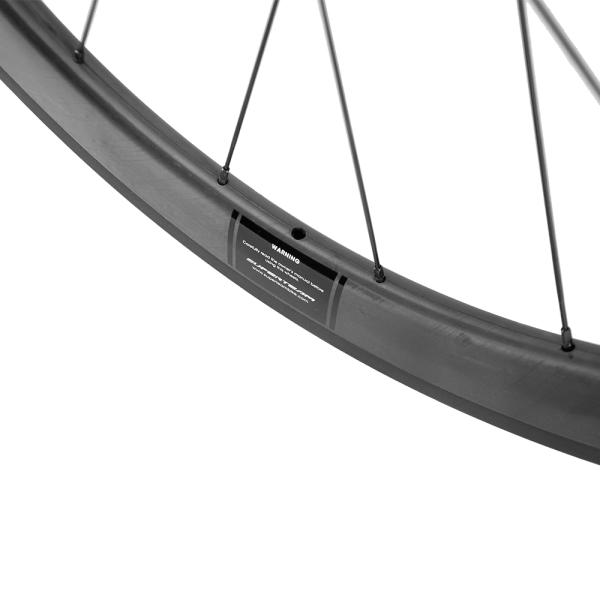 Колесный комплект из углеродного волокна Superteam - это высшее улучшение производительности дорожных велосипедов