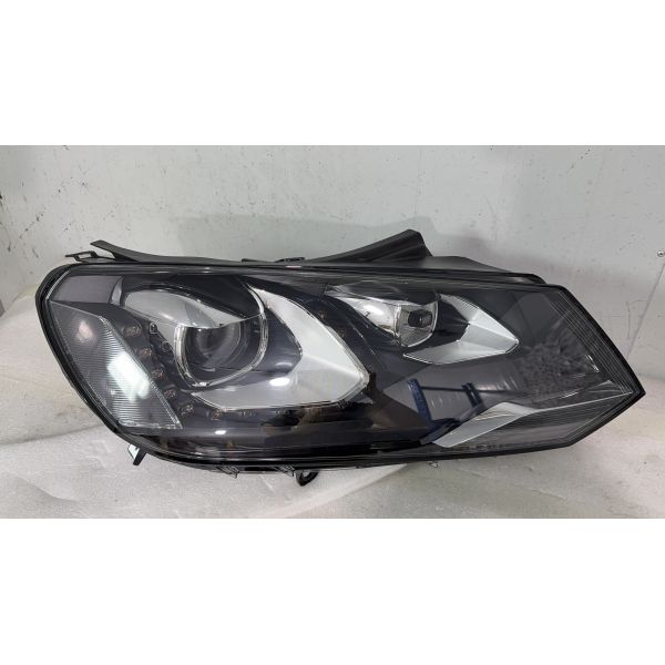 7P1941751  Touareg Headlight 2012 Used OEM Right Headlight Assembly Part number: 7P1 9 41 03 4 C