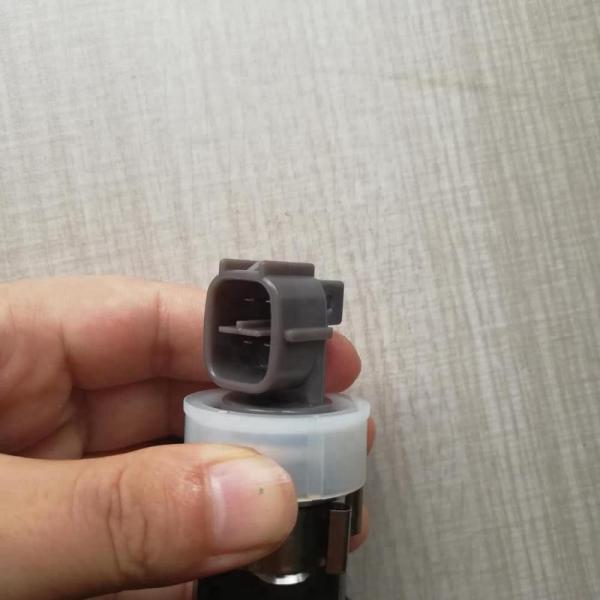 RAV4 1CD FTV Toyota Avensis Fuel Injector 095000 0570 095000 0571 23670 27030