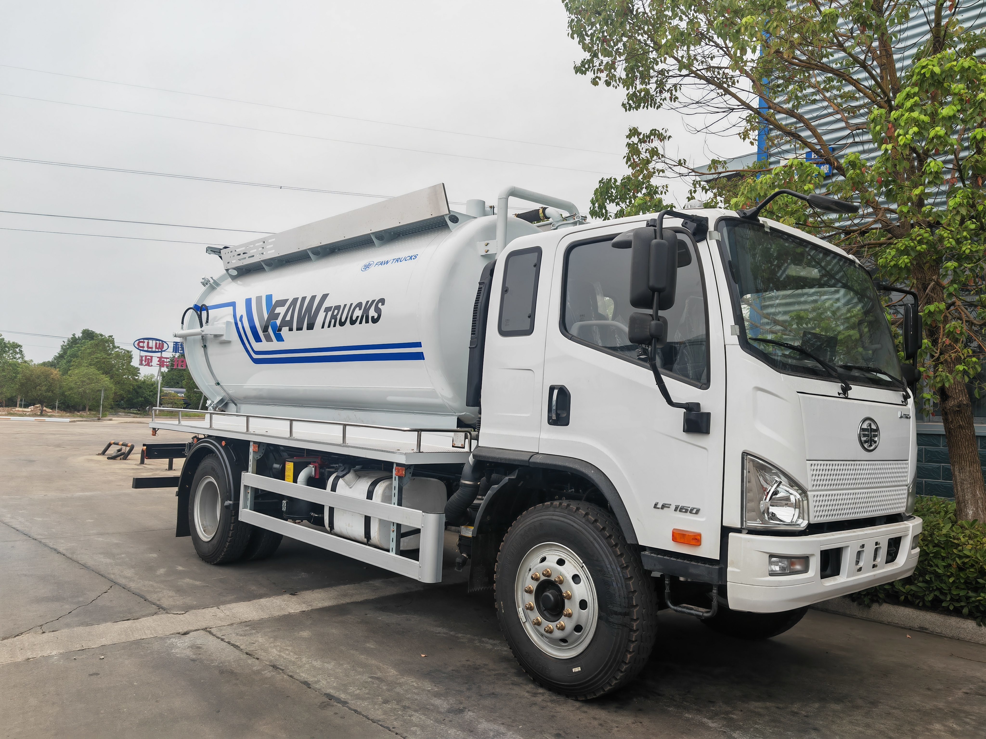 FAW 4x2 Vacuum Sewage Suction Truck | Septic Tanker