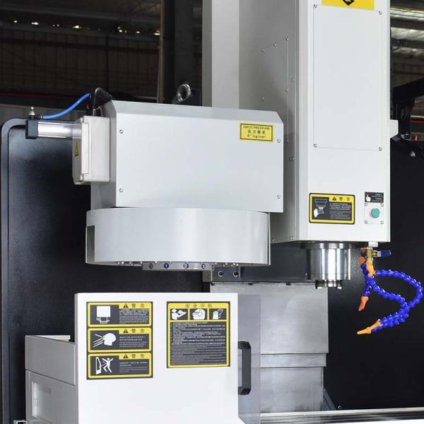 BT40 Spindle 3 Axis CNC Milling Machine 500mm Z Axis Travel CNC And VMC Machine