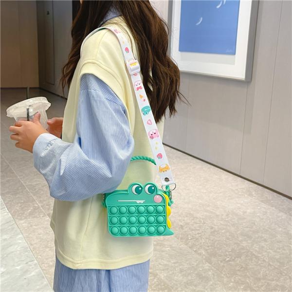 Bpa Gratuito Cartão de Crédito de Cartoon de silicone Case para Crianças Bolsa de Espada Bolsa Crossbody Bolsa de Natal Regalos de Aniversário Casca de Lápis