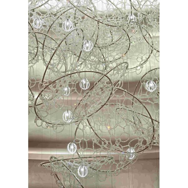 Внутреннее убранство Креативный зал Кристаллы Большие люстры Высокие места