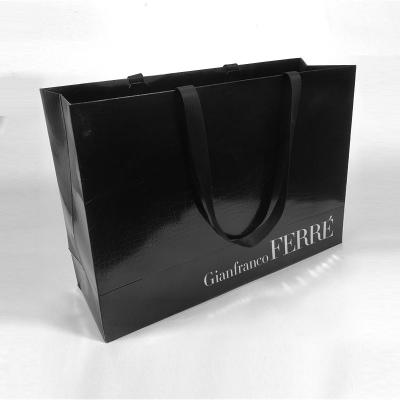 Lâmina da mão Mão Logotipo personalizado Impresso Calçado preto de luxo Roupas Embalagem Saco de papel