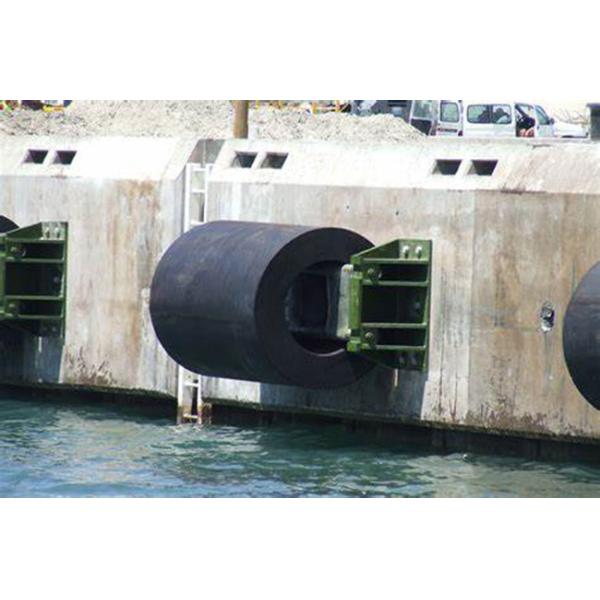 Reliable Cylindrical Marine Fenders Tug Boat Fenders Rubber Fenders