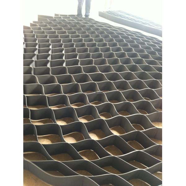 Ligne de production de géocellés compétitive avec perforation en ligne et machine de soudage par ultrasons