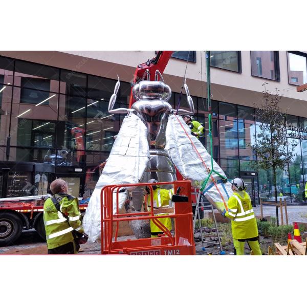 Скульптура пчелы из нержавеющей стали с высокозеркальной полированной отделкой