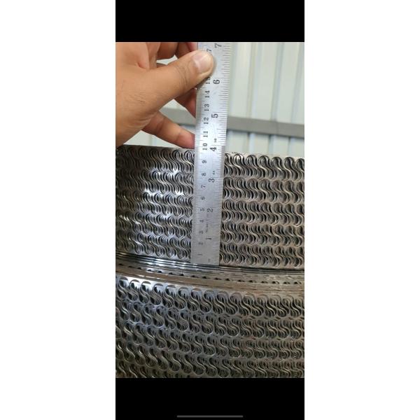 1.15mm-1.2mm épaisseur filet métallique perforé bande métallique perforée pour la fabrication de cages
